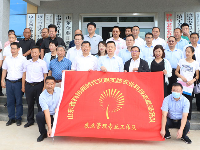 農(nóng)業(yè)管理工作隊實地考察